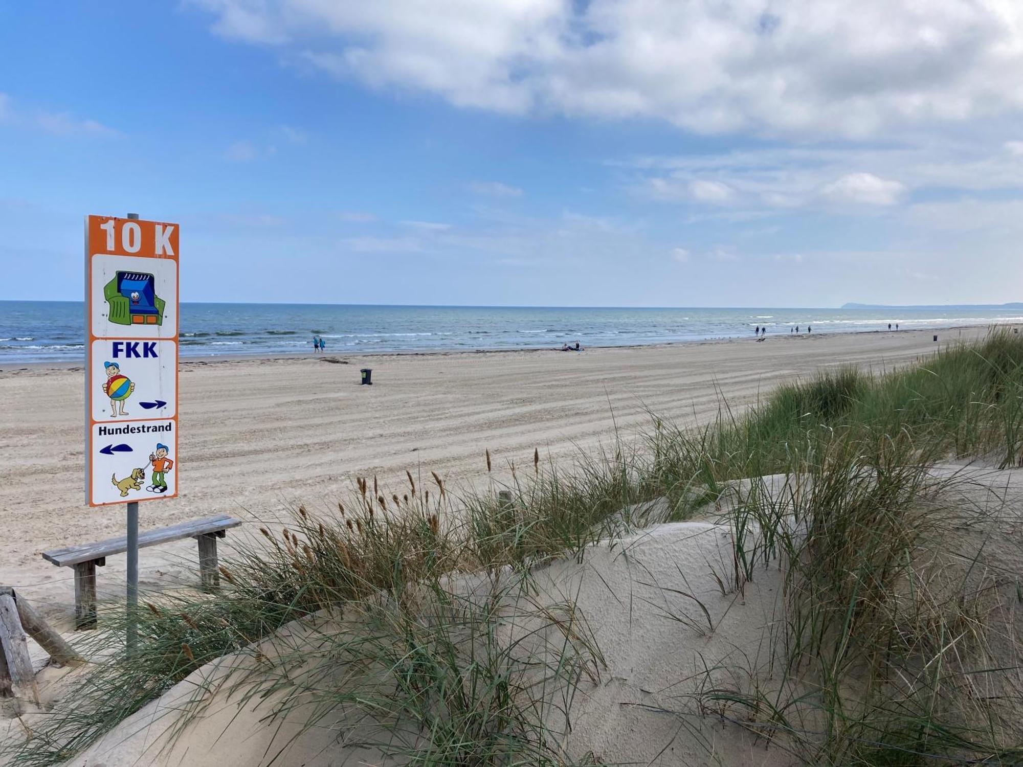 Reet Am Strand Mit Hund Karlshagen Exterior foto